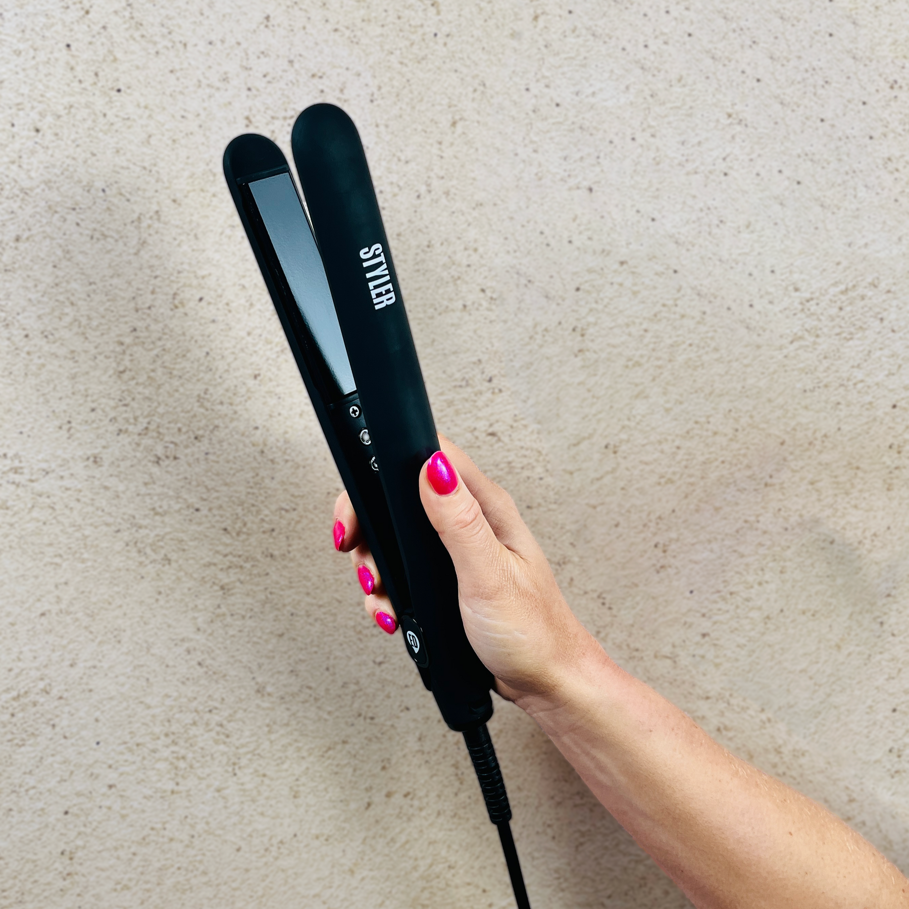 Glätteisen Evryday STYLER mit Keratin, Argan Öl und Macadamia Öl