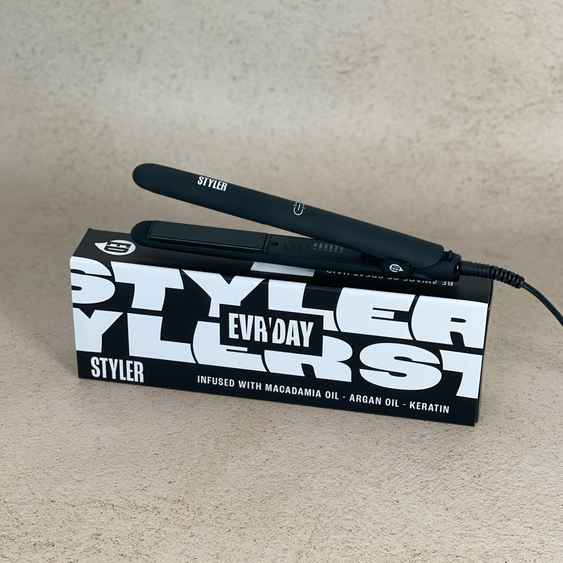Glätteisen Evryday STYLER mit Keratin, Argan Öl und Macadamia Öl